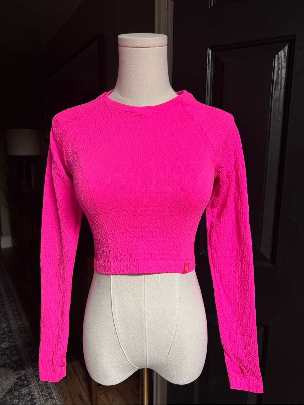 {JoyLab} Hot Neon Pink Textured Crewneck Long Sleeve Crop Top Gym Shirt WAT53